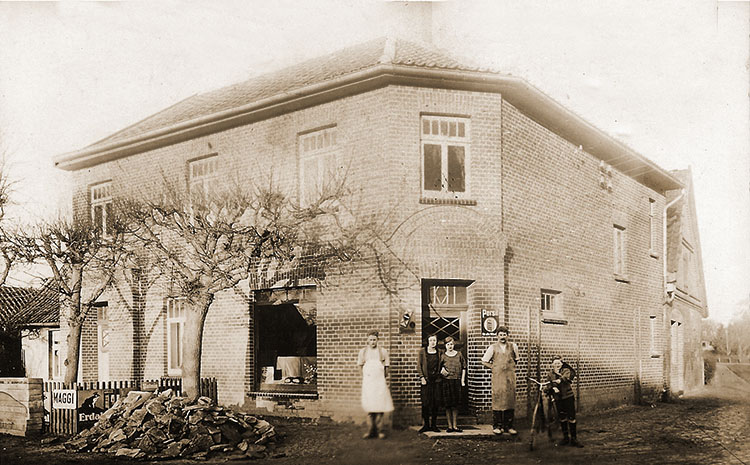 Hauptstraße 33, Bäckerei Kuhlmann um 1927, heute Salon Burgschat