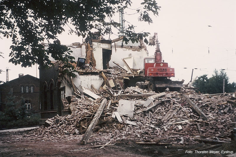 Abriss des Empfangsgebäudes 1979