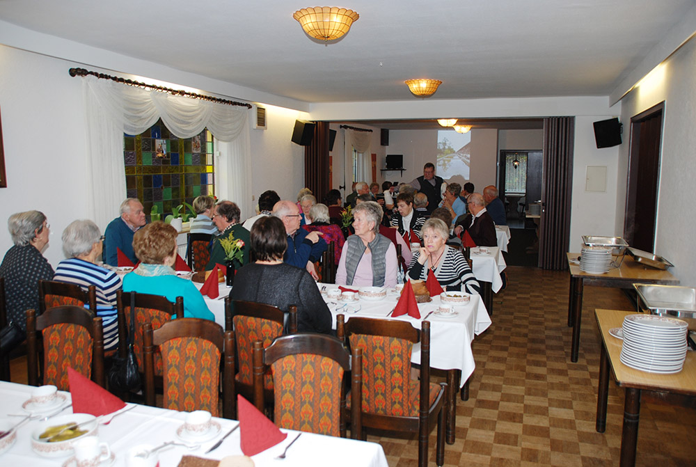 Knippessen des Heimatvereins Eystrup in den Klubräumen des Gasthauses "Zur Linde" 2015